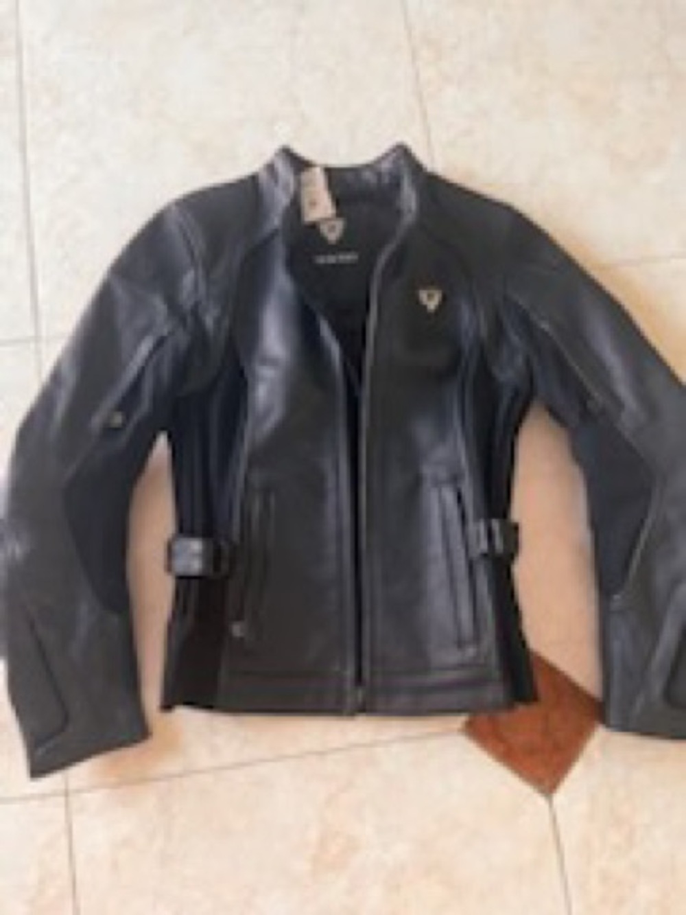 REV’IT!XS MOTORCYCLE JACKETWomen’s Black Leather Jacket - Sporty Zip Front